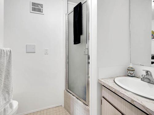 2509 Sandalwood Drive, Kamloops, BC - Indoor Photo Showing Bathroom