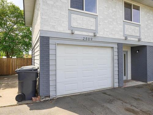 2509 Sandalwood Drive, Kamloops, BC - Outdoor With Exterior