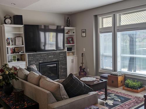 3919 Highway 97, Kamloops, BC - Indoor Photo Showing Living Room With Fireplace