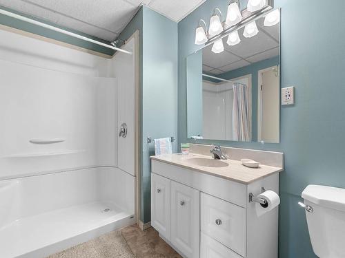 974 Huntleigh Cres, Kamloops, BC - Indoor Photo Showing Bathroom