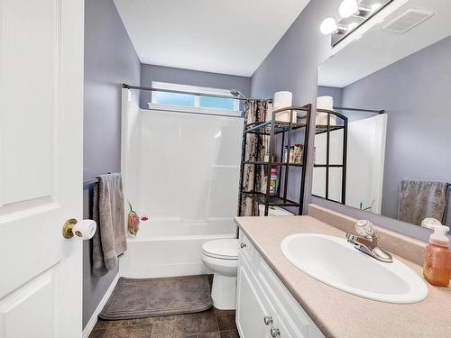 6-245 Whistler Drive, Kamloops, BC - Indoor Photo Showing Bathroom