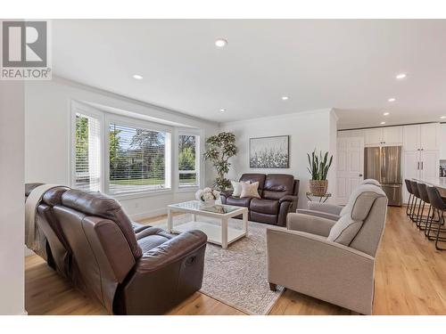 2780 Camp Road, Lake Country, BC - Indoor Photo Showing Living Room