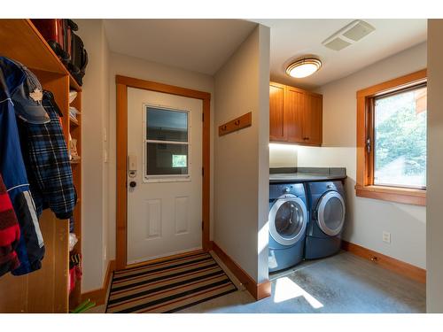 1438 Black Bear Drive, Golden, BC - Indoor Photo Showing Laundry Room