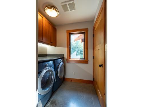 1438 Black Bear Drive, Golden, BC - Indoor Photo Showing Laundry Room