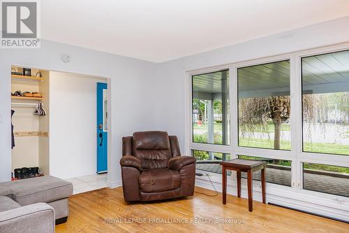 499 Victoria Avenue, Belleville, ON - Indoor Photo Showing Living Room