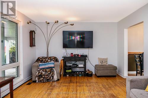 499 Victoria Avenue, Belleville, ON - Indoor Photo Showing Living Room