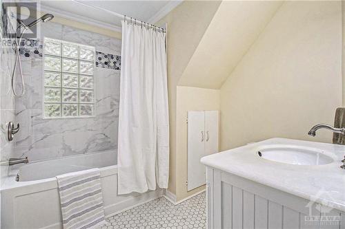 182 Daniel Avenue, Ottawa, ON - Indoor Photo Showing Bathroom