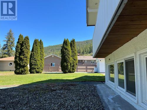 441 Oak Avenue, Sicamous, BC - Outdoor With Exterior
