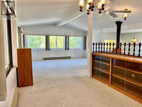 441 Oak Avenue, Sicamous, BC - Indoor Photo Showing Other Room
