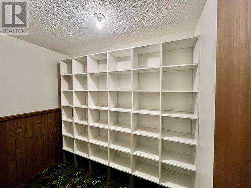 441 Oak Avenue, Sicamous, BC - Indoor With Storage