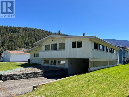 441 Oak Avenue, Sicamous, BC - Outdoor