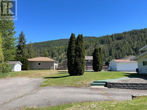 441 Oak Avenue, Sicamous, BC - Outdoor