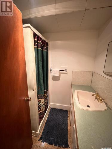 415 1St Avenue, Turtleford, SK - Indoor Photo Showing Bathroom