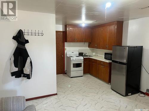 415 1St Avenue, Turtleford, SK - Indoor Photo Showing Kitchen