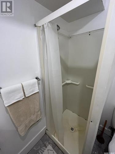 415 1St Avenue, Turtleford, SK - Indoor Photo Showing Bathroom