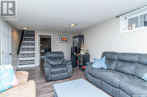 511 9Th Street E, Wynyard, SK - Indoor Photo Showing Living Room