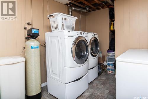 511 9Th Street E, Wynyard, SK - Indoor Photo Showing Laundry Room