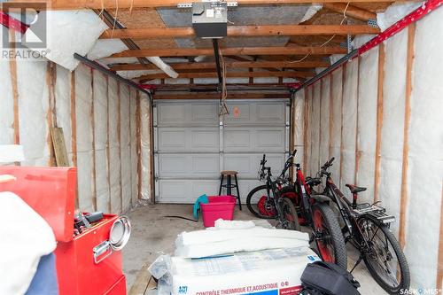 511 9Th Street E, Wynyard, SK - Indoor Photo Showing Garage
