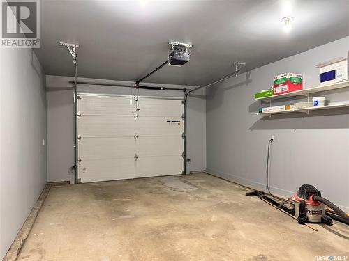 9 406 Tesky Crescent, Wynyard, SK - Indoor Photo Showing Garage