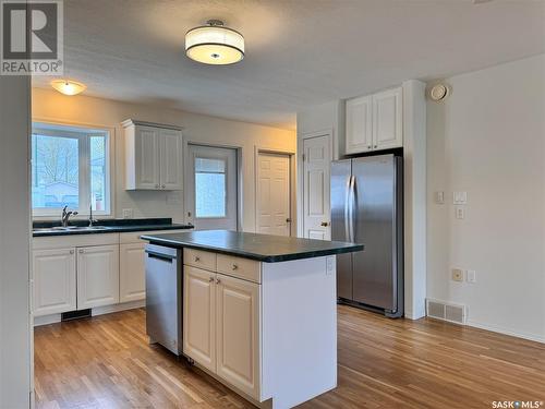 9 406 Tesky Crescent, Wynyard, SK - Indoor Photo Showing Kitchen With Double Sink