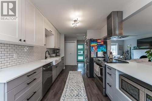 5298 Cambridge Road, Prince George, BC - Indoor Photo Showing Kitchen With Upgraded Kitchen