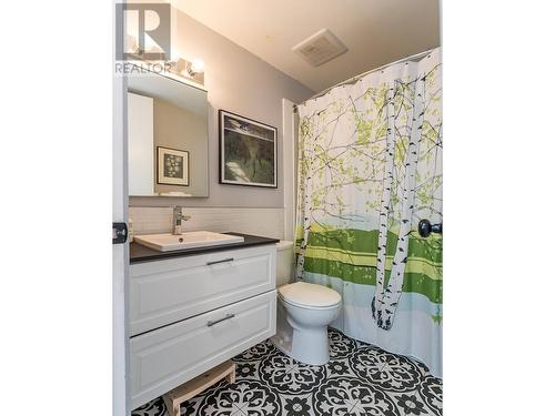 5298 Cambridge Road, Prince George, BC - Indoor Photo Showing Bathroom