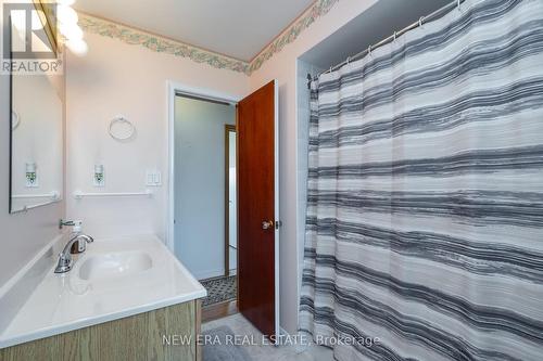 217 Fitch Street, Welland, ON - Indoor Photo Showing Bathroom