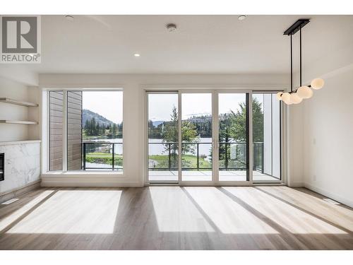 2735 Shannon Lake Road Unit# 113, West Kelowna, BC - Indoor With Fireplace