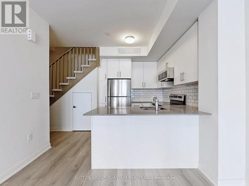 27 - 3405 Ridgeway Drive, Mississauga, ON - Indoor Photo Showing Kitchen With Upgraded Kitchen