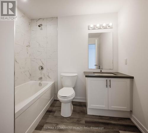 435 - 10 Mallard Trail E, Hamilton, ON - Indoor Photo Showing Bathroom