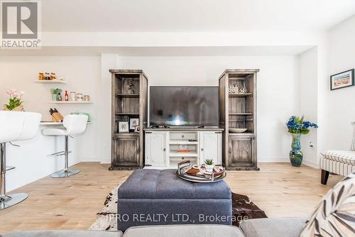 46 - 590 North Service Road, Hamilton, ON - Indoor Photo Showing Living Room