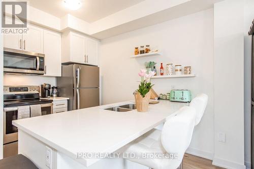 46 - 590 North Service Road, Hamilton, ON - Indoor Photo Showing Kitchen With Double Sink