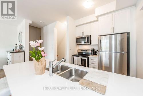 46 - 590 North Service Road, Hamilton, ON - Indoor Photo Showing Kitchen With Double Sink