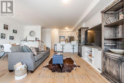 46 - 590 North Service Road, Hamilton, ON - Indoor Photo Showing Living Room