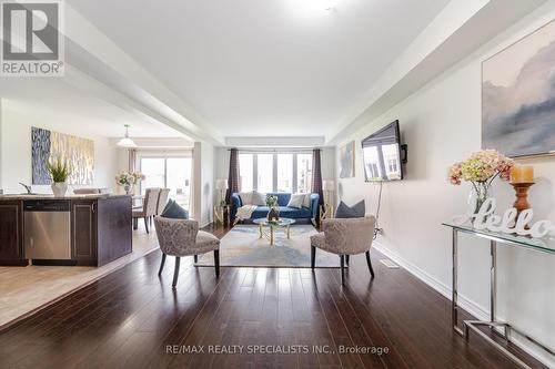 171 Winterberry Boulevard, Thorold, ON - Indoor Photo Showing Living Room