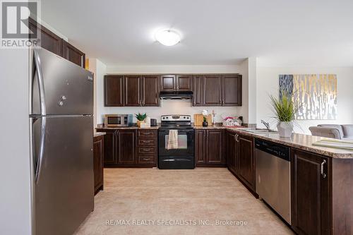 171 Winterberry Boulevard, Thorold, ON - Indoor Photo Showing Kitchen With Stainless Steel Kitchen