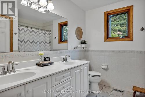 228 Bass Lake Road, Galway-Cavendish And Harvey, ON - Indoor Photo Showing Bathroom
