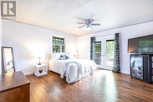 75 Riverside Drive, Kawartha Lakes, ON - Indoor Photo Showing Bedroom