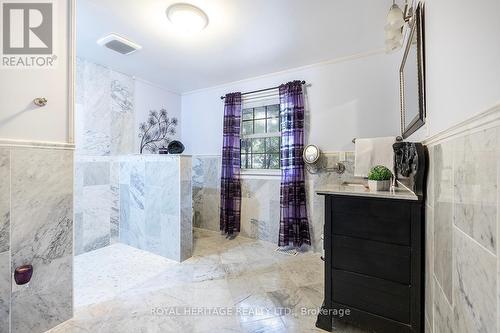 75 Riverside Drive, Kawartha Lakes, ON - Indoor Photo Showing Bathroom