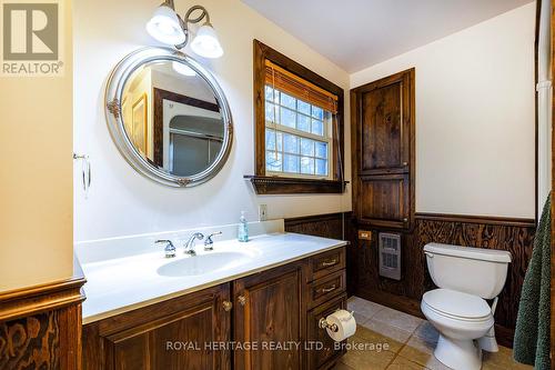 75 Riverside Drive, Kawartha Lakes, ON - Indoor Photo Showing Bathroom