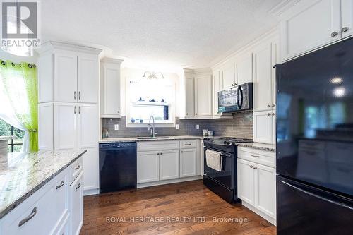 75 Riverside Drive, Kawartha Lakes, ON - Indoor Photo Showing Kitchen With Upgraded Kitchen