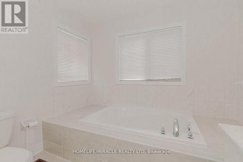9271 White Oak Avenue, Niagara Falls, ON - Indoor Photo Showing Bathroom