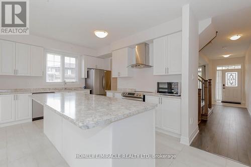 9271 White Oak Avenue, Niagara Falls, ON - Indoor Photo Showing Kitchen With Upgraded Kitchen