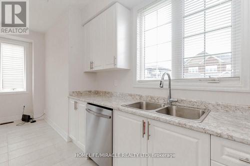 9271 White Oak Avenue, Niagara Falls, ON - Indoor Photo Showing Kitchen With Double Sink