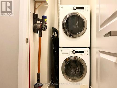 416 - 7171 Yonge Street, Markham, ON - Indoor Photo Showing Laundry Room