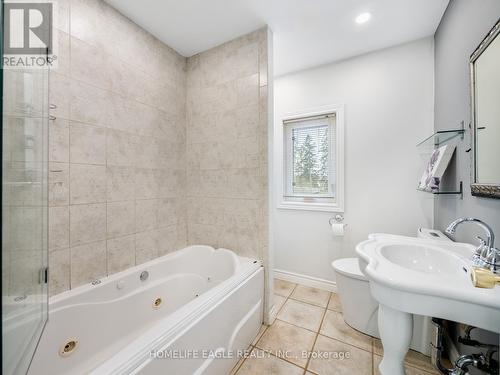 25 Maple Grove Avenue, Richmond Hill, ON - Indoor Photo Showing Bathroom