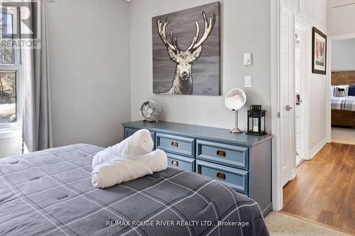 1111 Whitehead Farm Road, Gravenhurst, ON - Indoor Photo Showing Bedroom