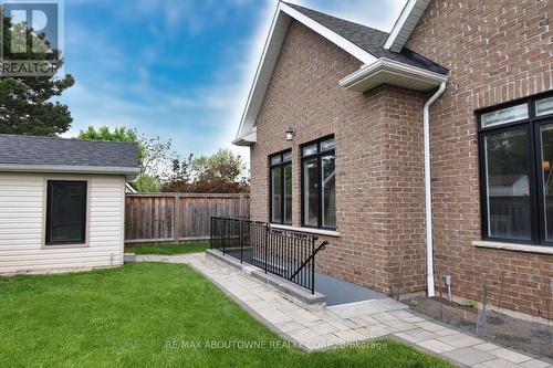 623 Weynway Court N, Oakville, ON - Outdoor With Exterior