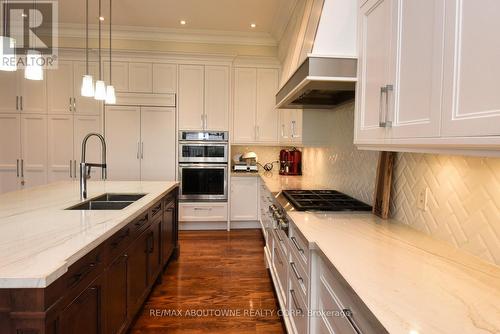 623 Weynway Court N, Oakville, ON - Indoor Photo Showing Kitchen With Double Sink With Upgraded Kitchen