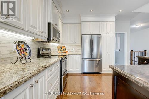 35 Borland Crescent, Caledon, ON - Indoor Photo Showing Kitchen With Upgraded Kitchen